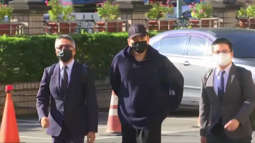 王大陸偕女友赴新北地院！為「討債查個資」事件出庭