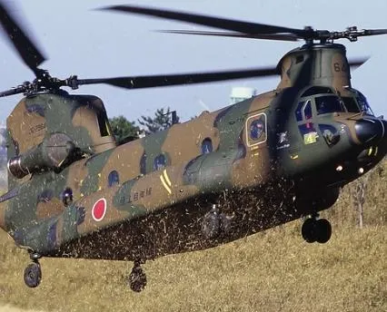 雷達照射重演？日直升機夜間訓練　突遭「不明雷射」照10分鐘