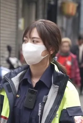 青山王祭馬尾女警飄仙氣！　網友驚豔「有戀愛感覺」
