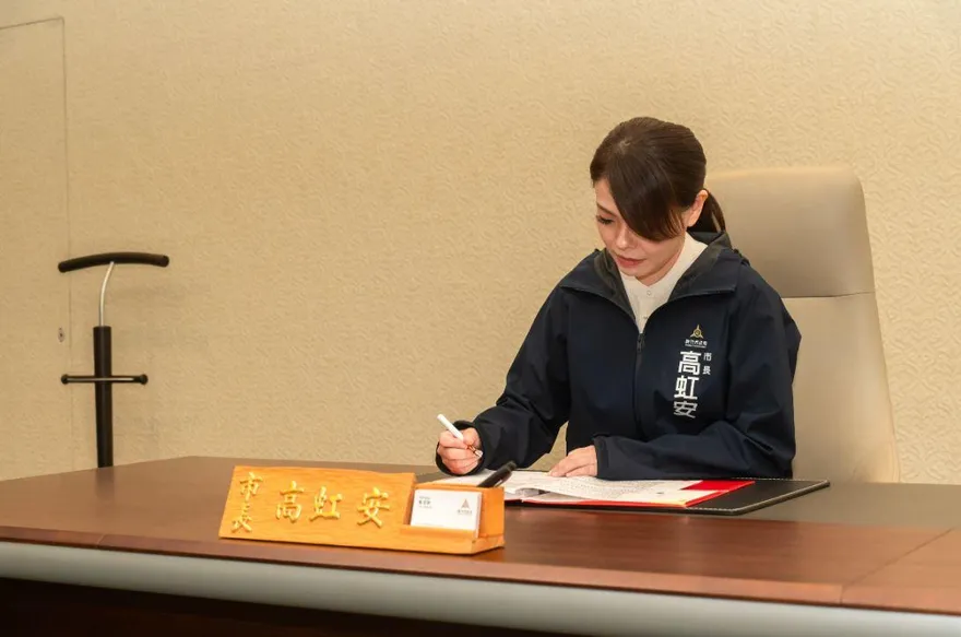 高虹安復職首日簽署兩公文　大幅提升警消加給