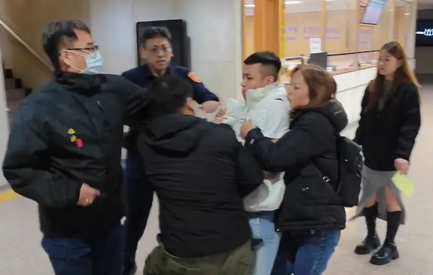 影/涉貪副所長背景起底！小兒子「槓記者」北檢上演全武行