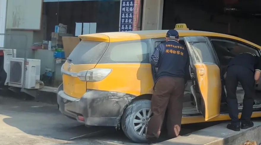 高雄65歲運將因保險糾紛怒撞車行自焚！　搶救7天仍不治
