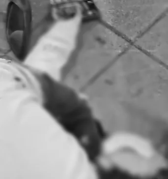 中山站騎士遭砍「第一視角曝」　噴血倒地緊握手機喪命