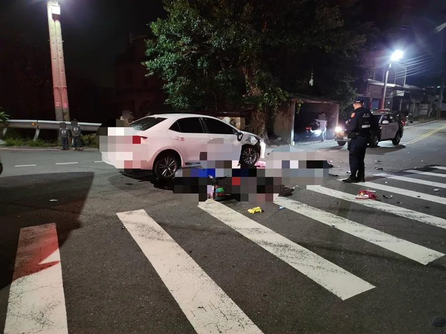 影/小女友面前斷魂！台61線汽機車相撞「騎士斷魂」