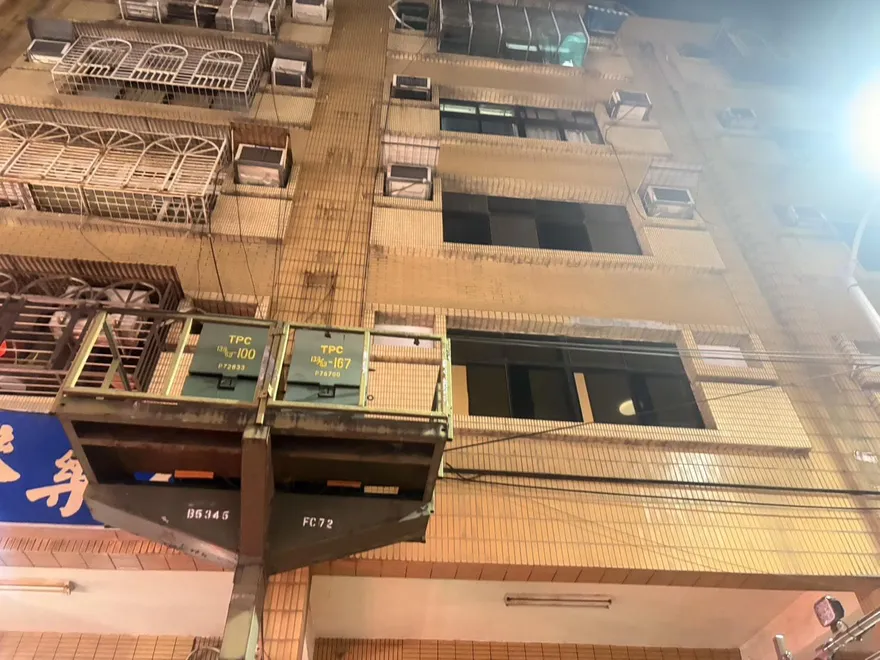 新北泰山操作瓦斯桶開關引發公寓氣爆　30歲男燙傷送醫