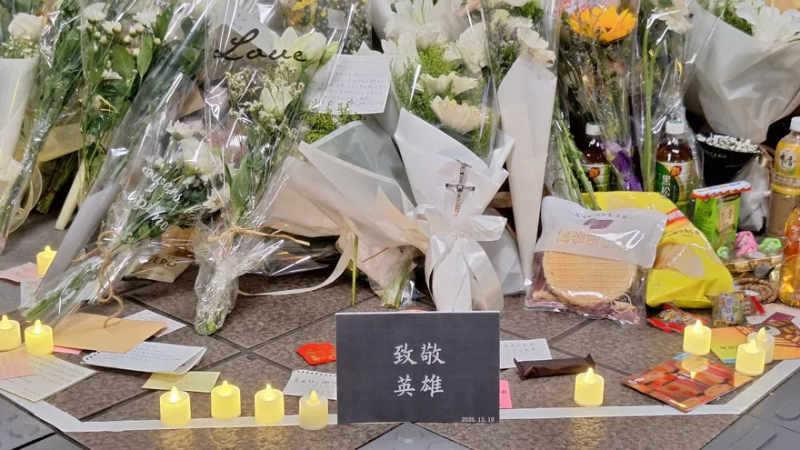 民眾獻花送別余家昶！　北捷將設悼念牆