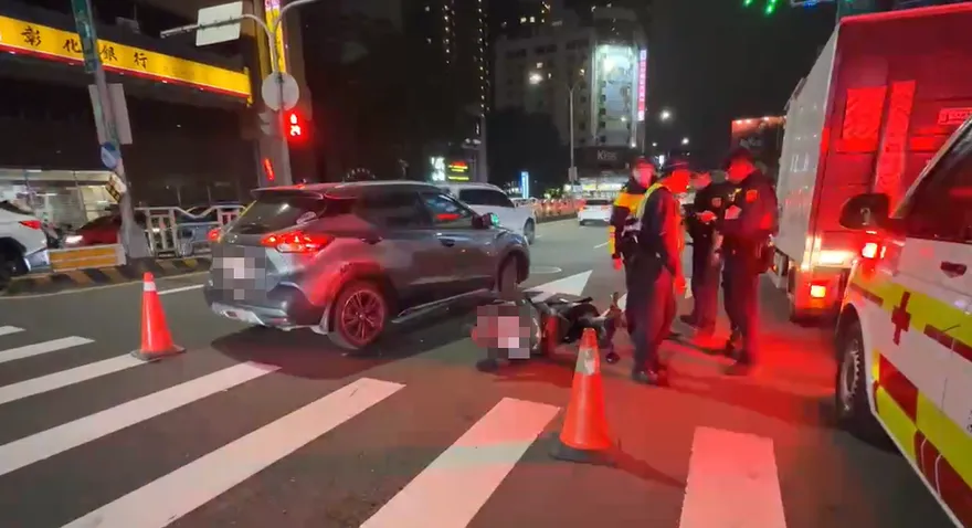 影/台中轎車迴轉釀連環撞！65歲騎士骨頭外露搶救中