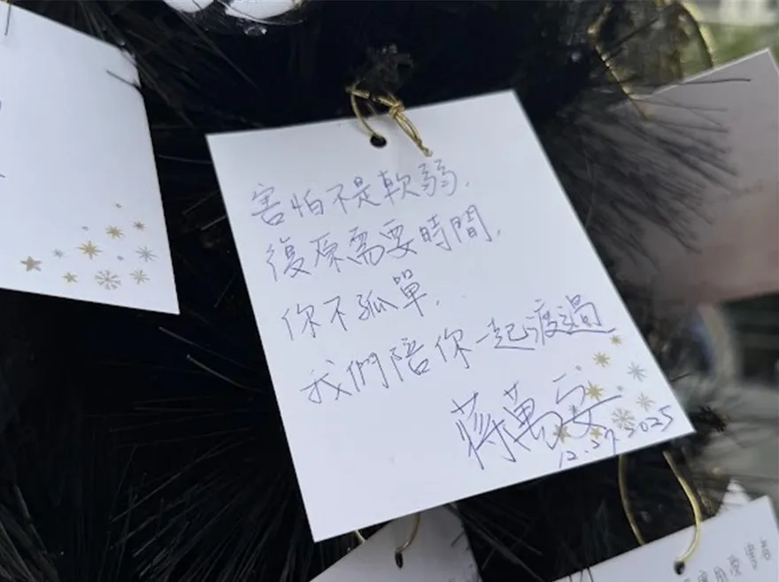 坐鎮台北沒去上海！蔣萬安現身「關懷小站」寫：害怕不是軟弱