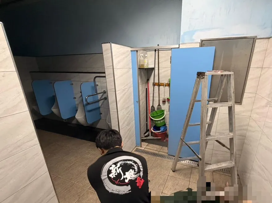 慟！「30年奉獻給學校」工友修水管墜鋁梯亡　家屬相驗淚崩