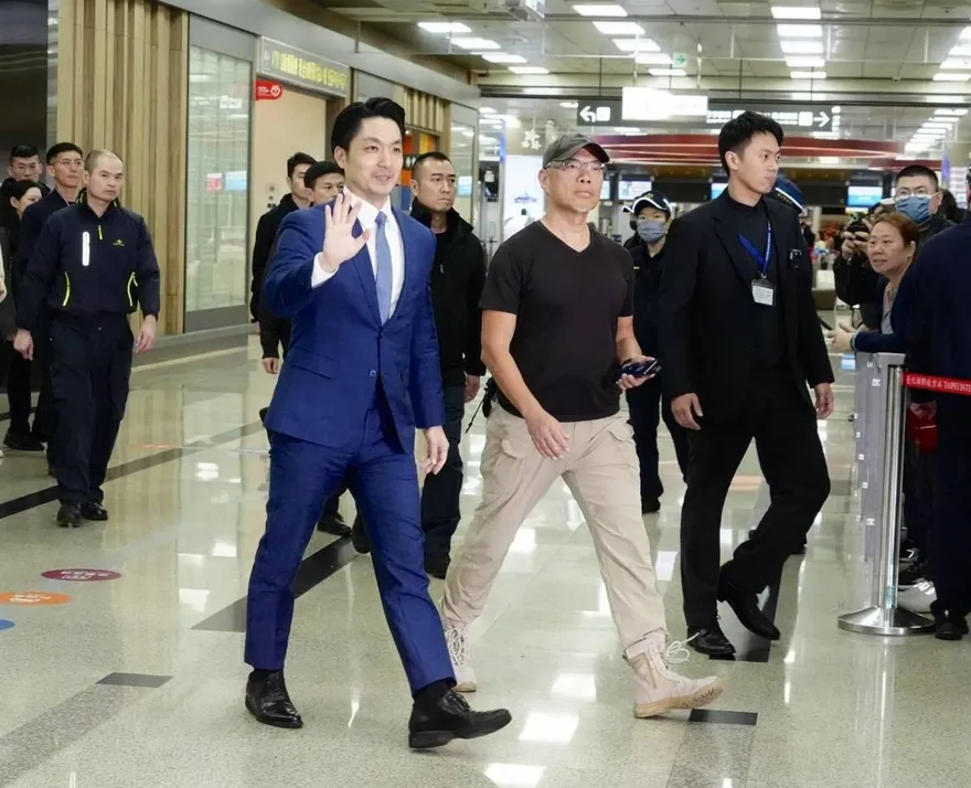 蔣萬安快閃返台！被問雙城論壇是否順利　他笑回2字