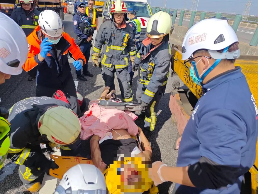 影/國3和美段小車挨撞成鐵餅　40歲男爆頭、全身骨折慘死