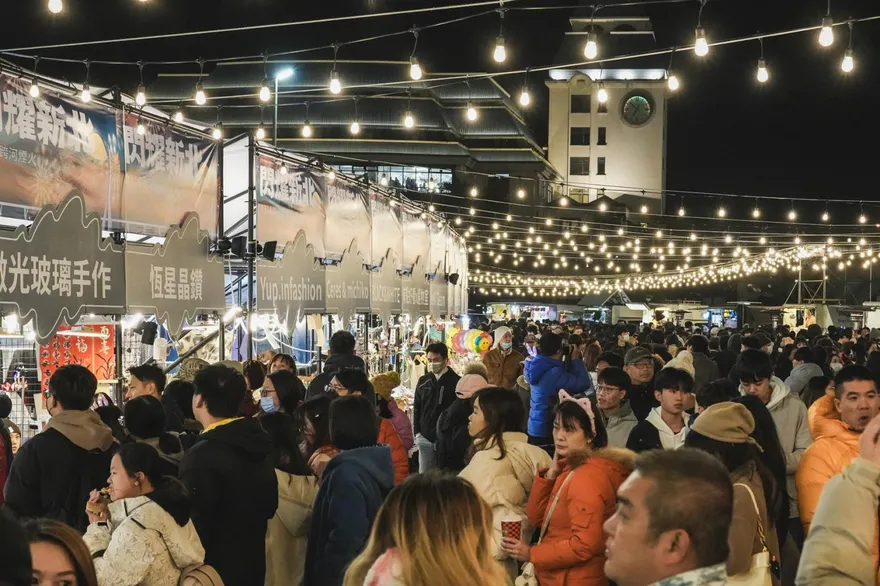 新北雙主場跨年！淡水八里推50家美食市集　1314秒煙火迎2026