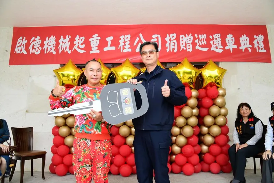 一諾千金！吊車大王奔赴光復鄉　捐百萬巡邏車暖警心