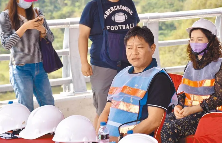 鮑魚大亨後又逃了! 涉逾百弊案「累加刑期499年」　前三灣鄉長二審開庭前已飛香港