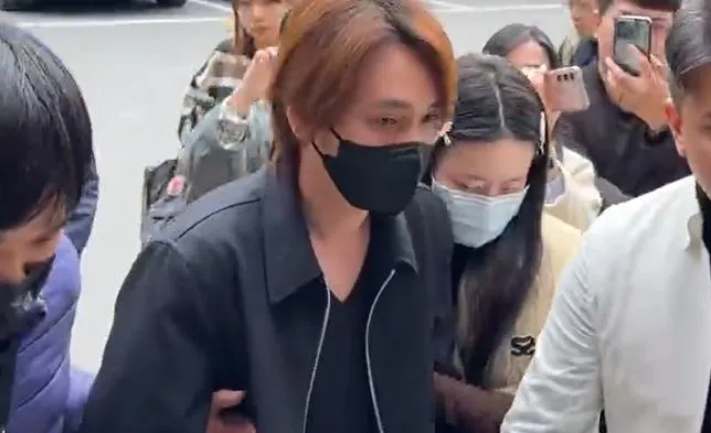 曹西平享壽66歲！乾兒子神情哀戚現身殯儀館　哽咽吐：先處理後事