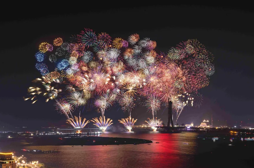 直播/全台最早！淡江大橋首秀「閃耀新北 1314 跨河煙火」點亮夜空