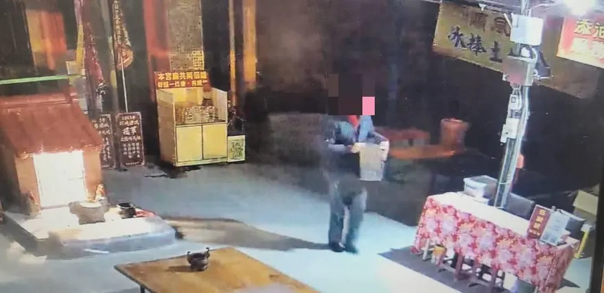 影/神明的錢也敢偷！宜蘭「冰棒土地公廟」功德箱遭抱走