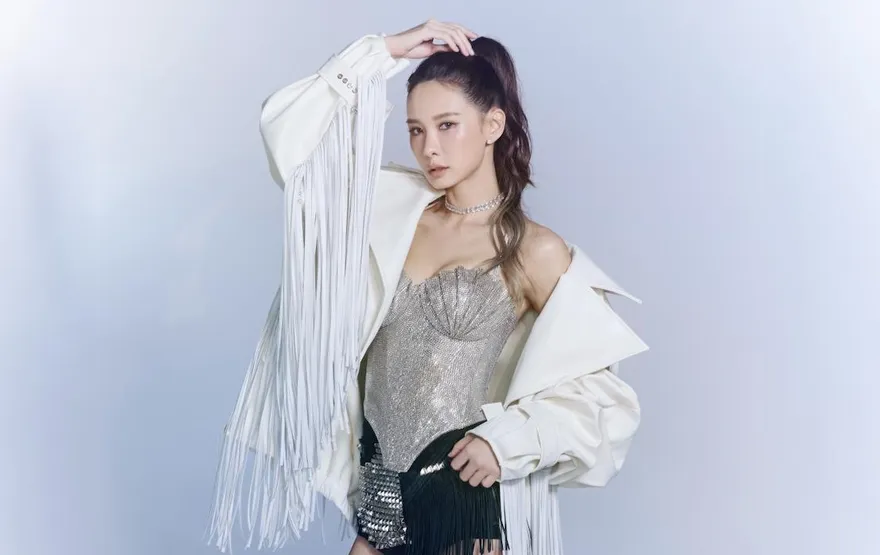 不愧是跨年收視女王！安心亞「狂炸UU」辣翻   率30名舞者熱舞13分半