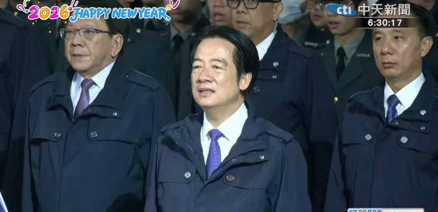 2026元旦總統府前升旗　賴清德唱國歌了、韓國瑜、鄭麗文到場捍衛憲法