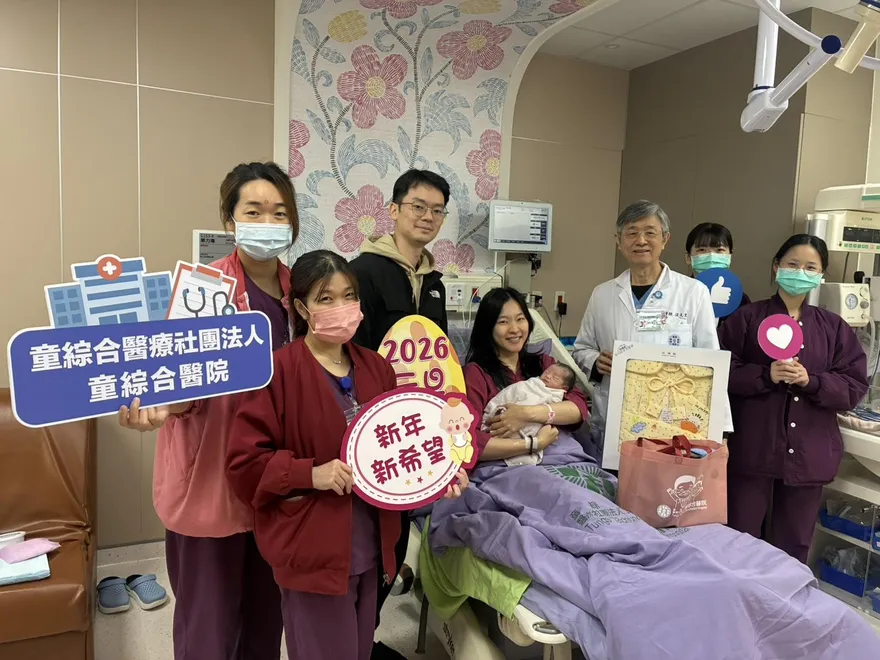 跨年夜陣痛送醫！媽媽猜中了：女兒真的當元旦寶寶