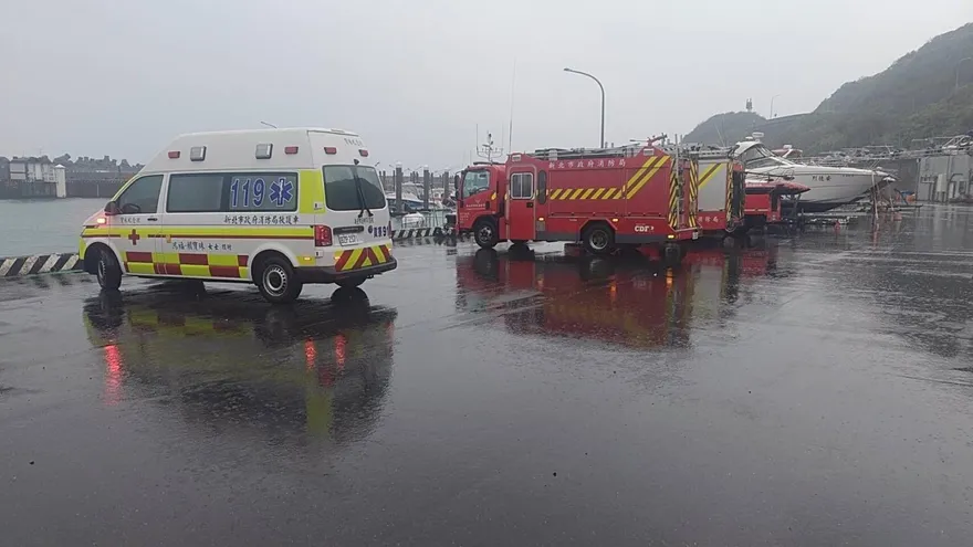 外籍男「貢寮龍洞釣魚落海失蹤」！警消全力搜救