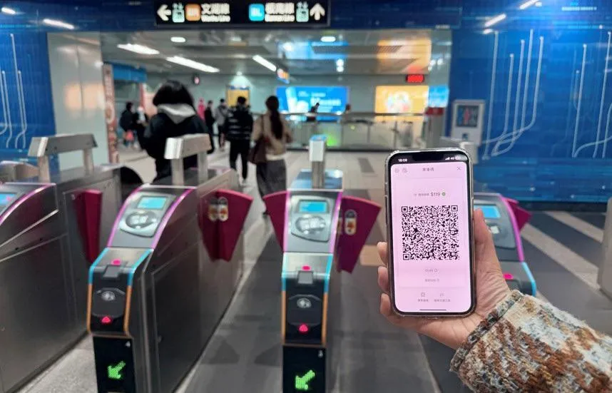 雙北捷運、公車今開放手機掃碼　設定方式一次看