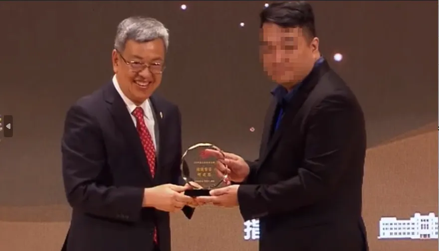 高雄禽獸高官侵犯少女！陳其邁竟神隱　藍青年不忍了開轟