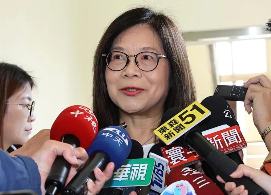 管碧玲挨轟死不下台！邱議瑩「氣到中風」影片瘋傳　網酸：拜託軍演耶