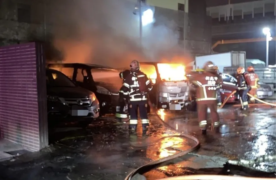 新北五股停車場9車連環燒　疑貨車電線走火釀災