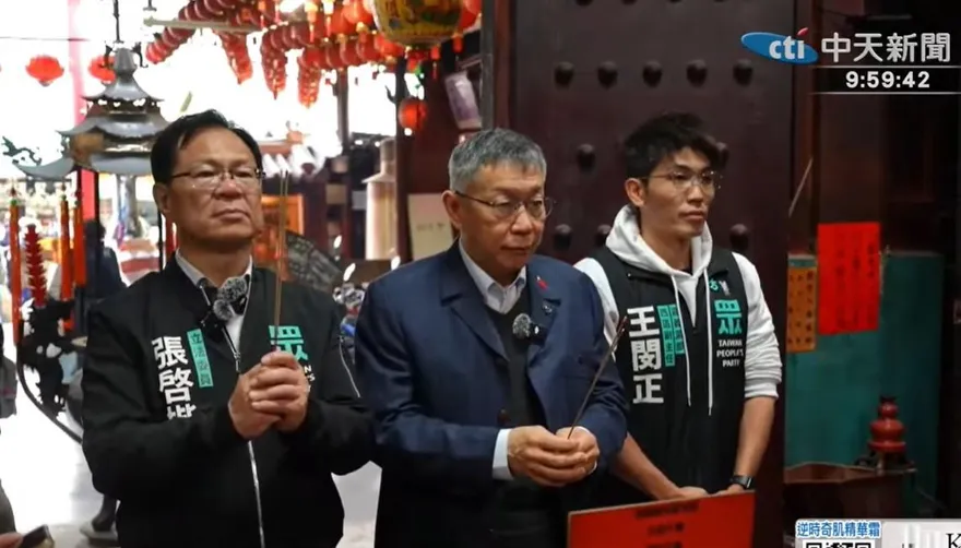 柯文哲「Long Stay」嘉義第2天　一早市場拜票、城隍廟祈福