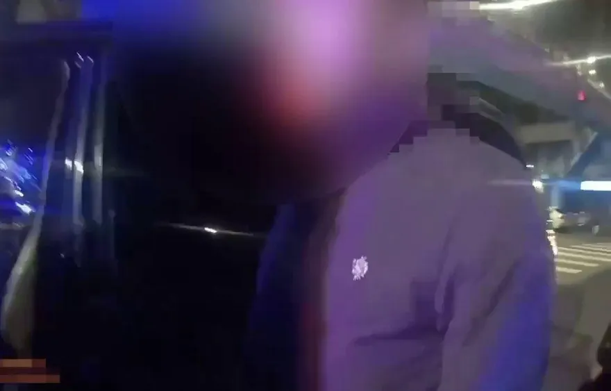 影/新北三峽喪屍邊吸邊開　街頭毒駕蛇行吞17萬罰單