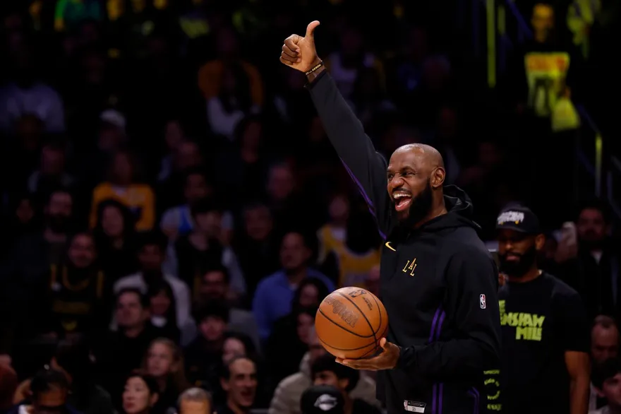 NBA/紀錄夜贏球！詹皇超車CP3登史上助攻榜第2　率湖人逆轉灰熊