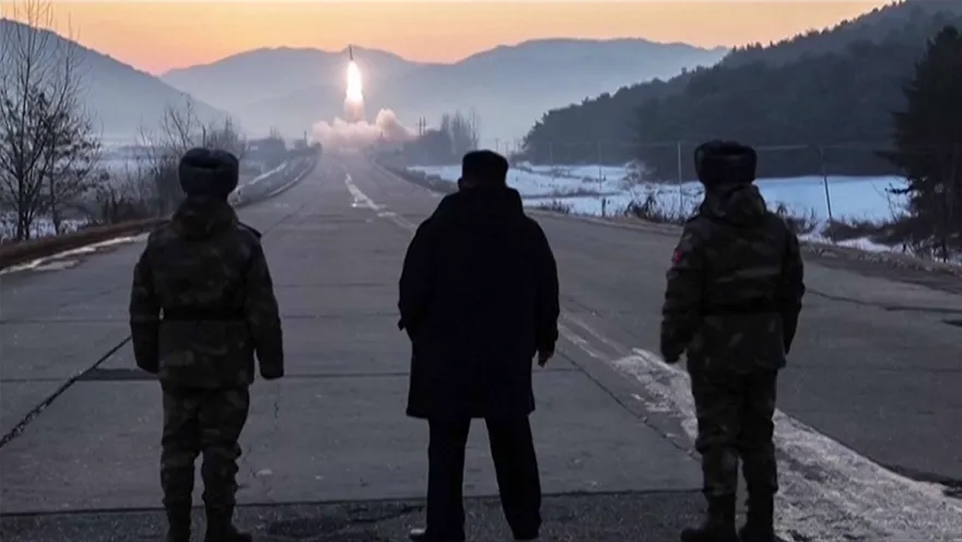 馬杜洛被抓隔日！金正恩視察極音速飛彈試射　強調「核遏制力」