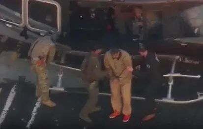 美媒全程直播押解馬杜洛前往法院！1/6凌晨將在紐約受審