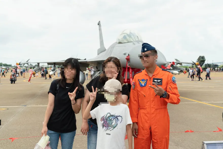 失聯飛官才剛度完蜜月歸隊2天妻子也是軍人！飛行總時數曝光