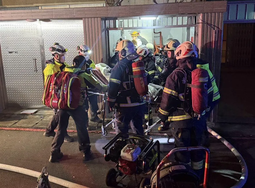 影/新北中和發生嚴重氣爆！男子重傷命危插管