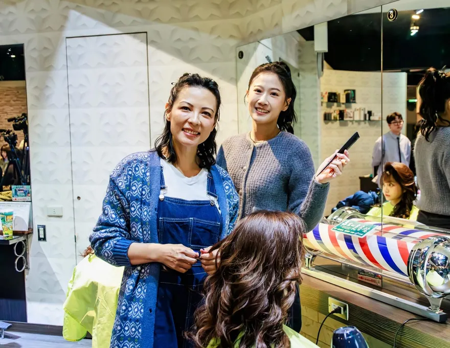 55歲陳孝萱鬆口感情現況「把自己過很好」 昔街頭甜吻咖啡店老闆：沒有了