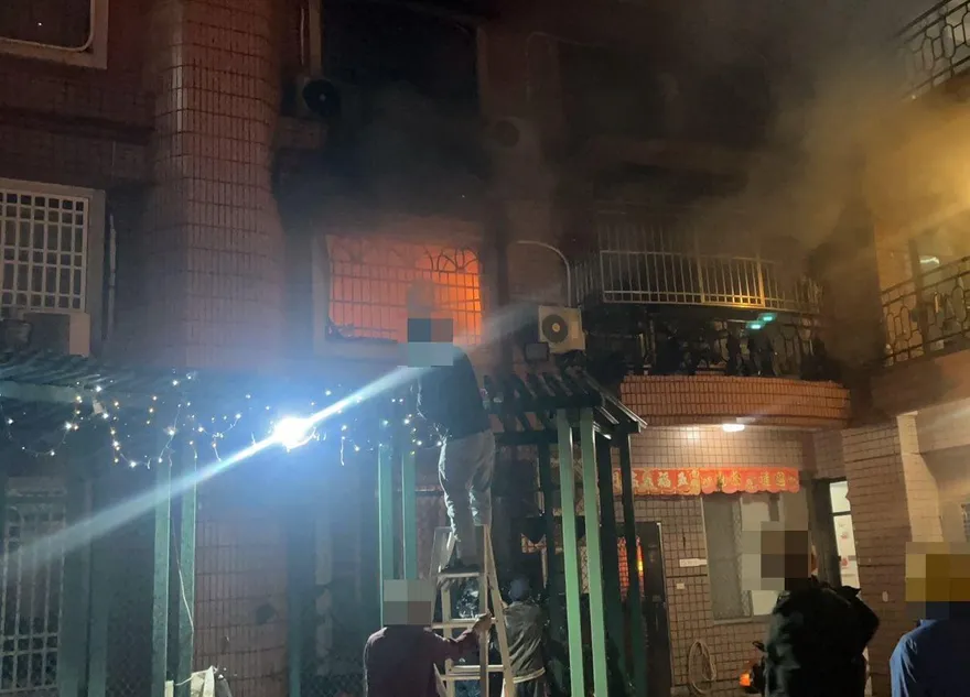 影/屏東大樓「整戶陷火海」！43人逃命、1女意識模糊