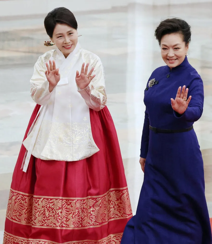 李在明訪陸獲驚喜禮物！電動單車、柿餅和「彭麗媛演唱CD」