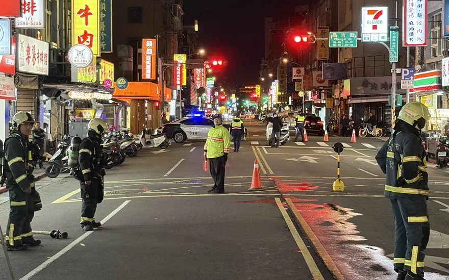 影/北市延三夜市驚傳瓦斯外洩　警消人員封鎖現場警戒