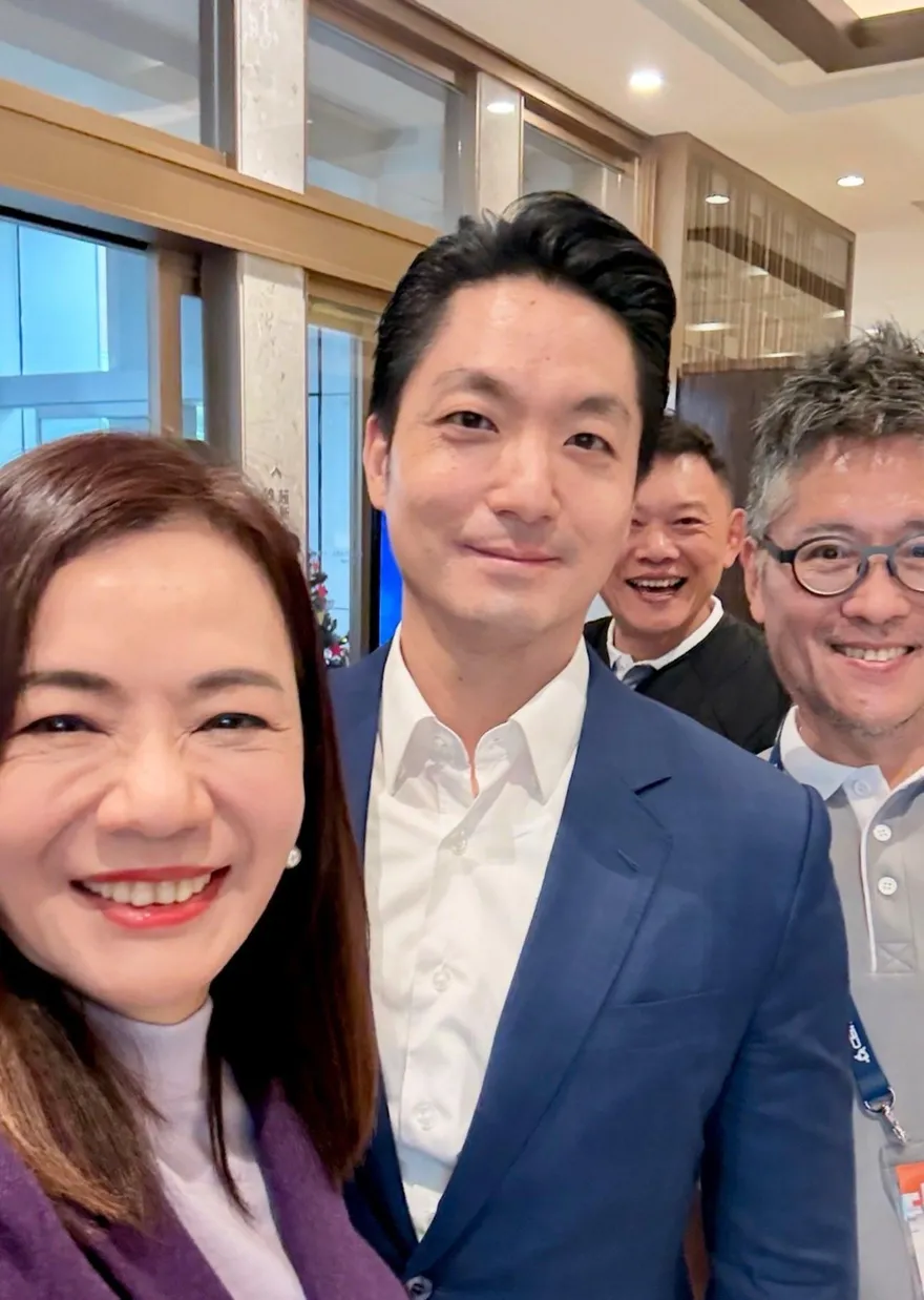 蔣萬安超夯！悠遊卡董事曝　他現身尾牙員工飯都不吃瘋搶合照