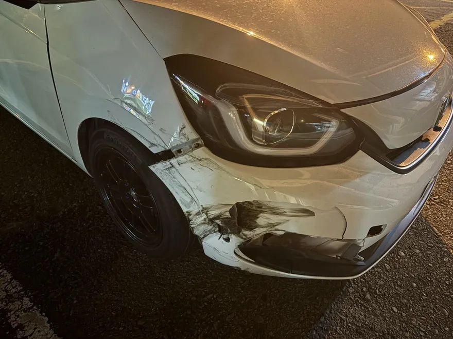 影/驚悚瞬間曝！國1新竹段惡男鬼切撞車「飄移」逃逸