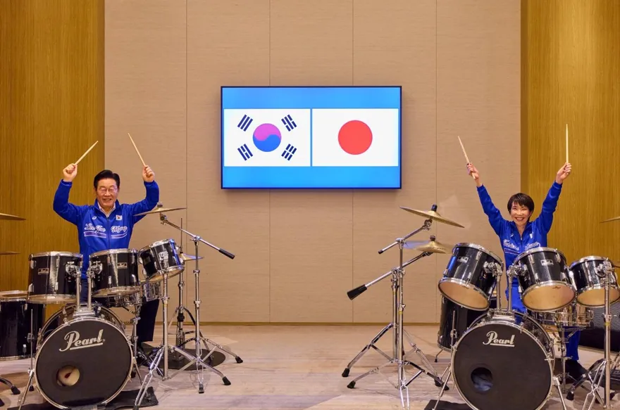 影/同台飆鼓！高市早苗會晤李在明　驚喜演奏Dynamite、Golden