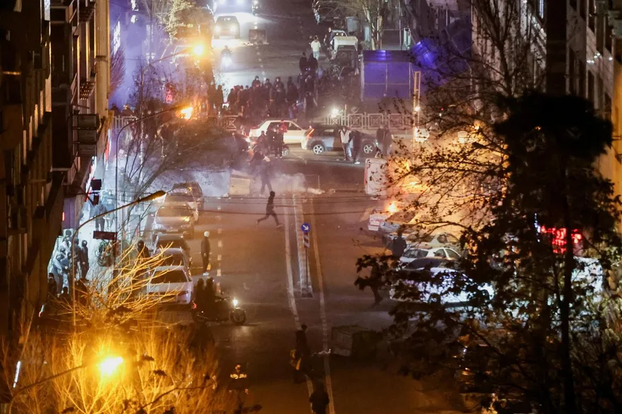 伊朗示威釀血腥鎮壓！人權組織稱逾2千死　外媒爆「實際恐達2萬人」