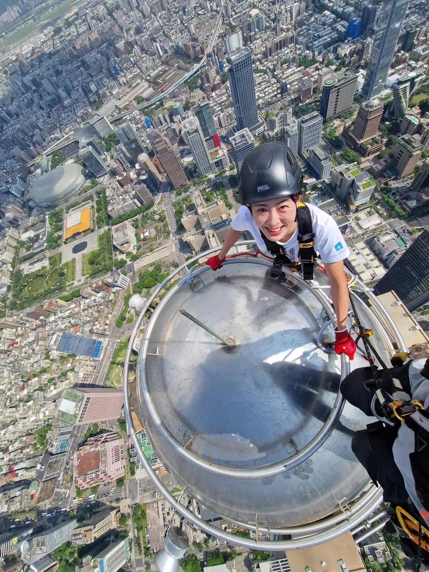 賈董攀101最高點照片曝　網驚呆：光看就腿軟