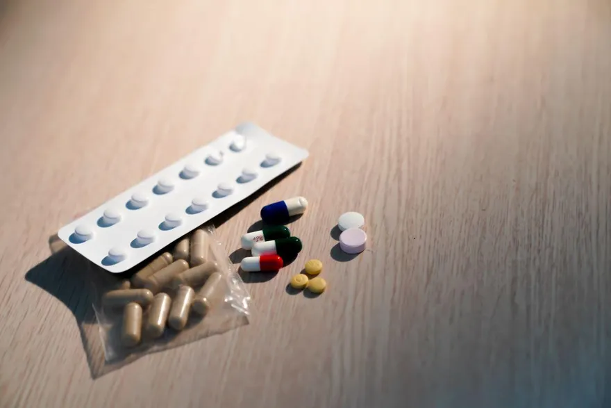 止痛藥配酒精、自行磨成粉都NG！藥師：恐致肝腎傷害