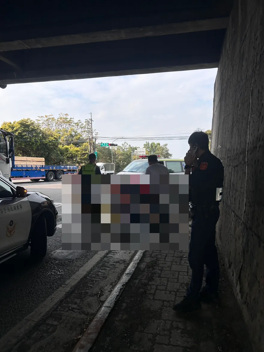 屏東高屏大橋下涵洞嚴重車禍　騎士1死1傷