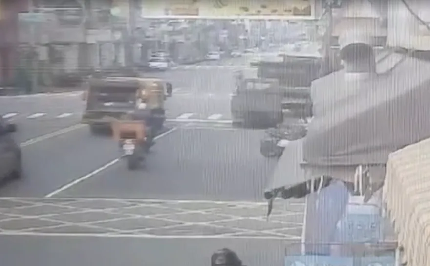 影/驚悚！高雄旅館吊掛鋼板「懸空6樓高」　人車下方過