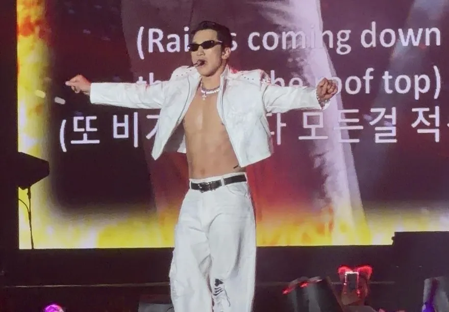 直擊/睽違20年！RAIN二度攻蛋炸裂6塊肌　裸身登跑步機萬人嗨炸