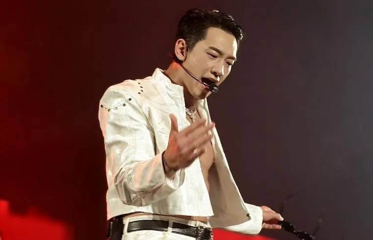 直擊/抓包男粉沒跳舞！RAIN霸氣拉上台 「牽手貼胸」全場羨炸